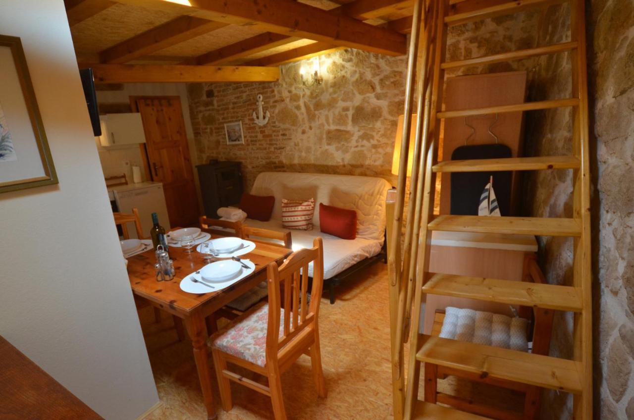 Studio Apartment La Maison De Catherine Ровинь Экстерьер фото