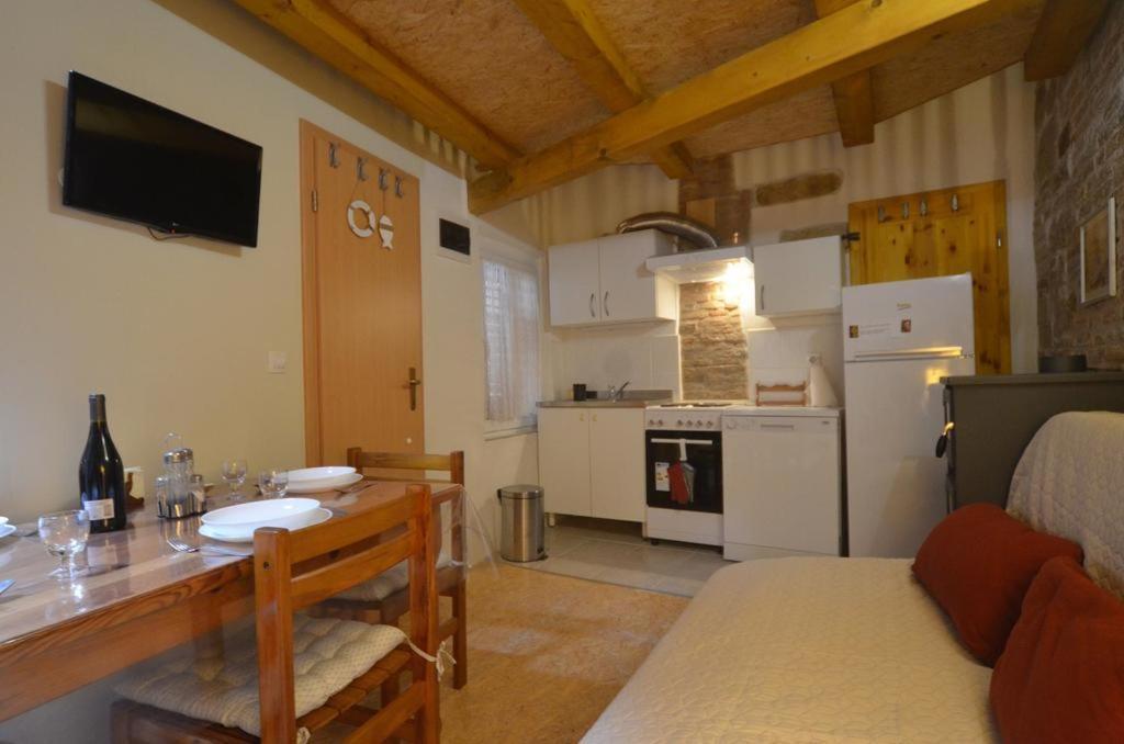 Studio Apartment La Maison De Catherine Ровинь Экстерьер фото
