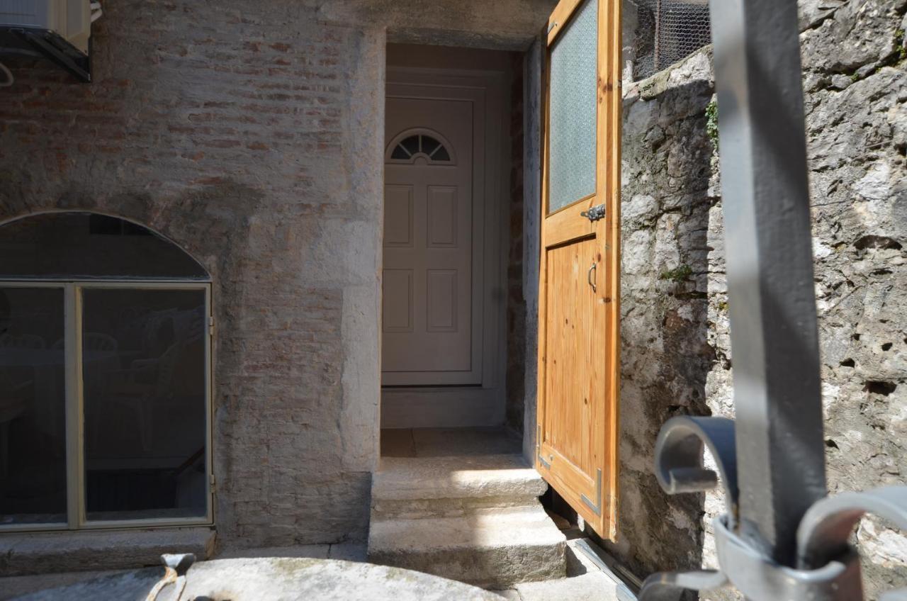 Studio Apartment La Maison De Catherine Ровинь Экстерьер фото