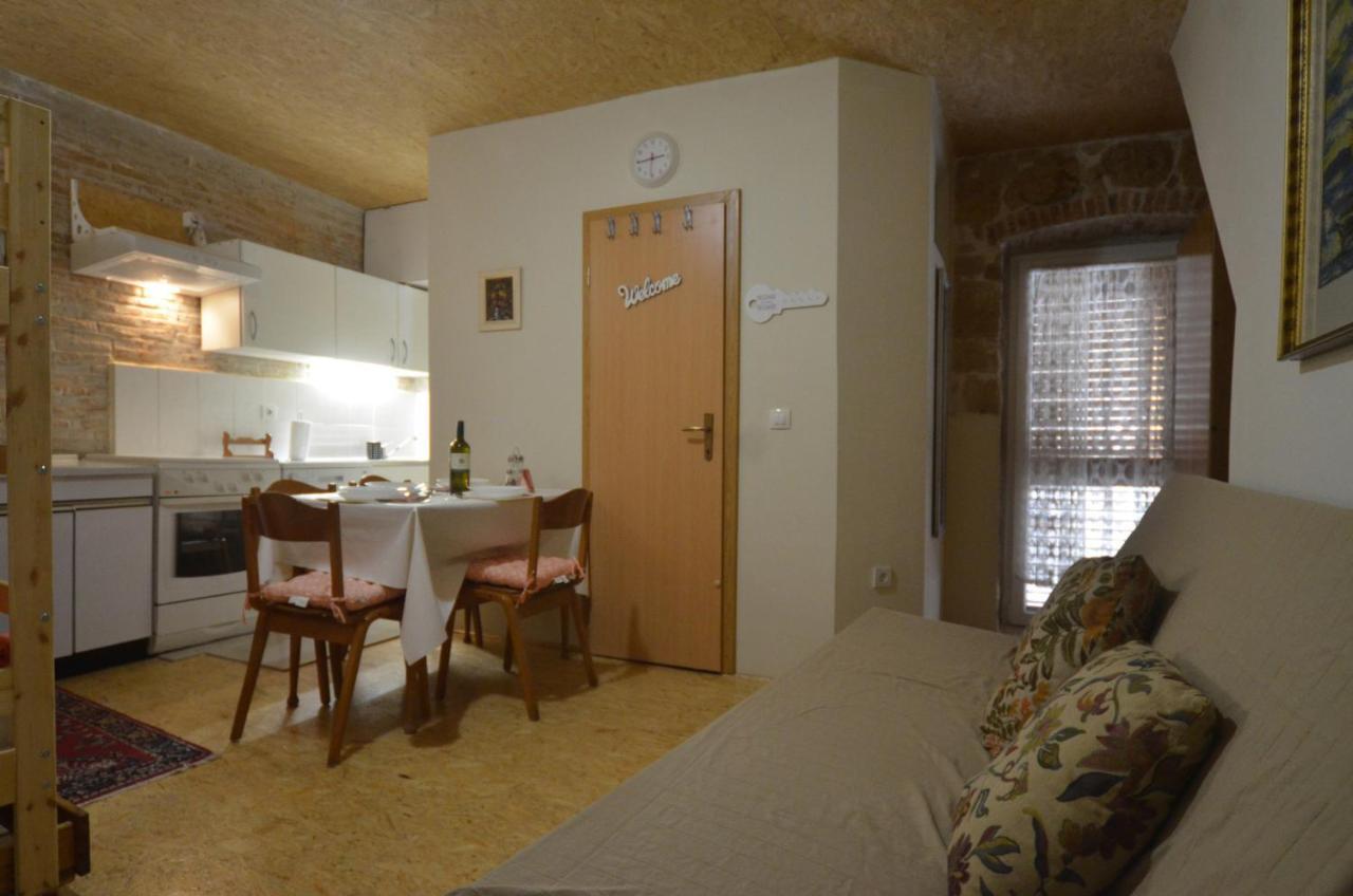 Studio Apartment La Maison De Catherine Ровинь Экстерьер фото