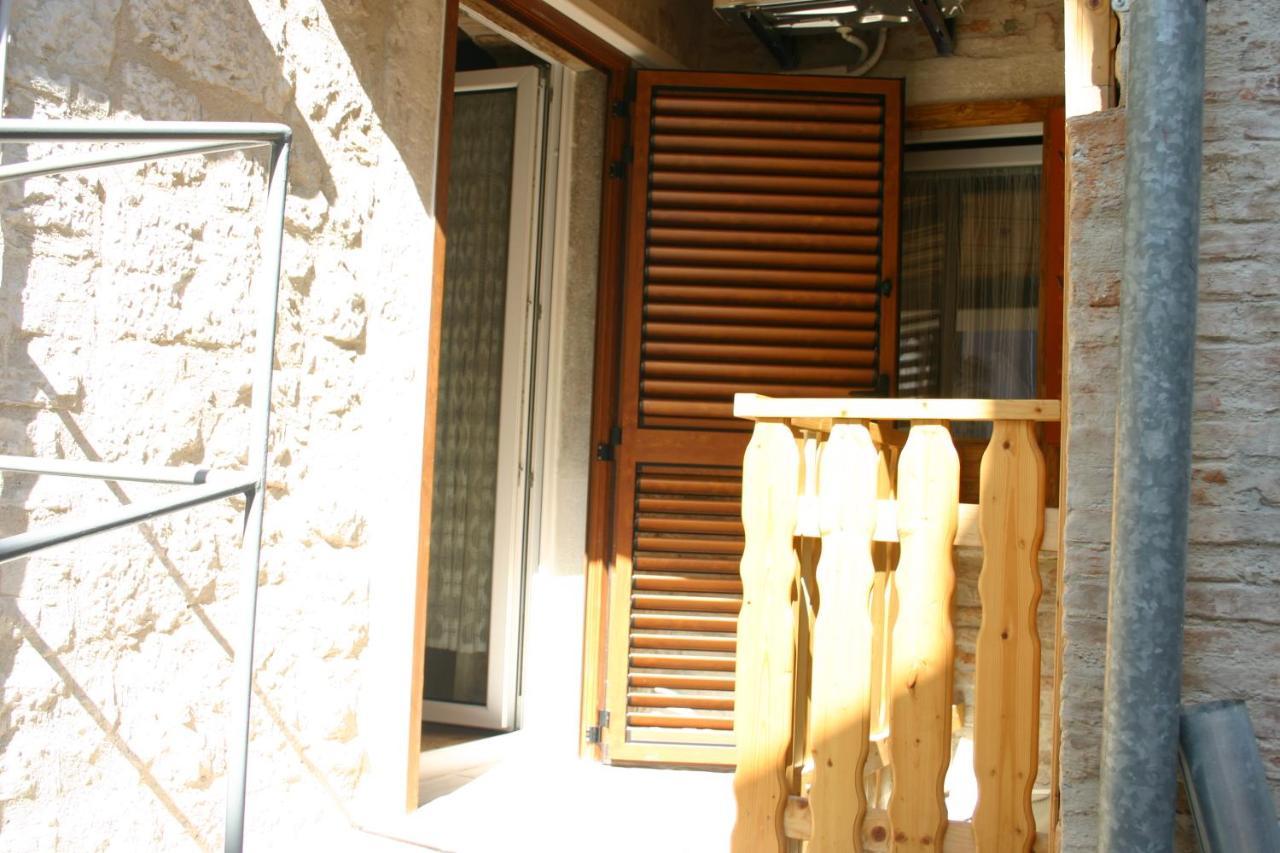 Studio Apartment La Maison De Catherine Ровинь Экстерьер фото