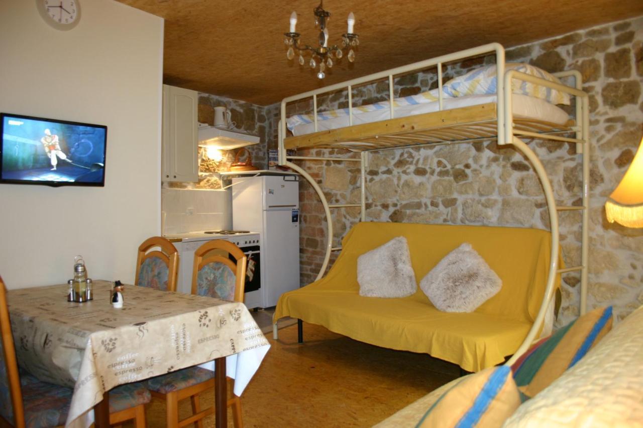 Studio Apartment La Maison De Catherine Ровинь Экстерьер фото