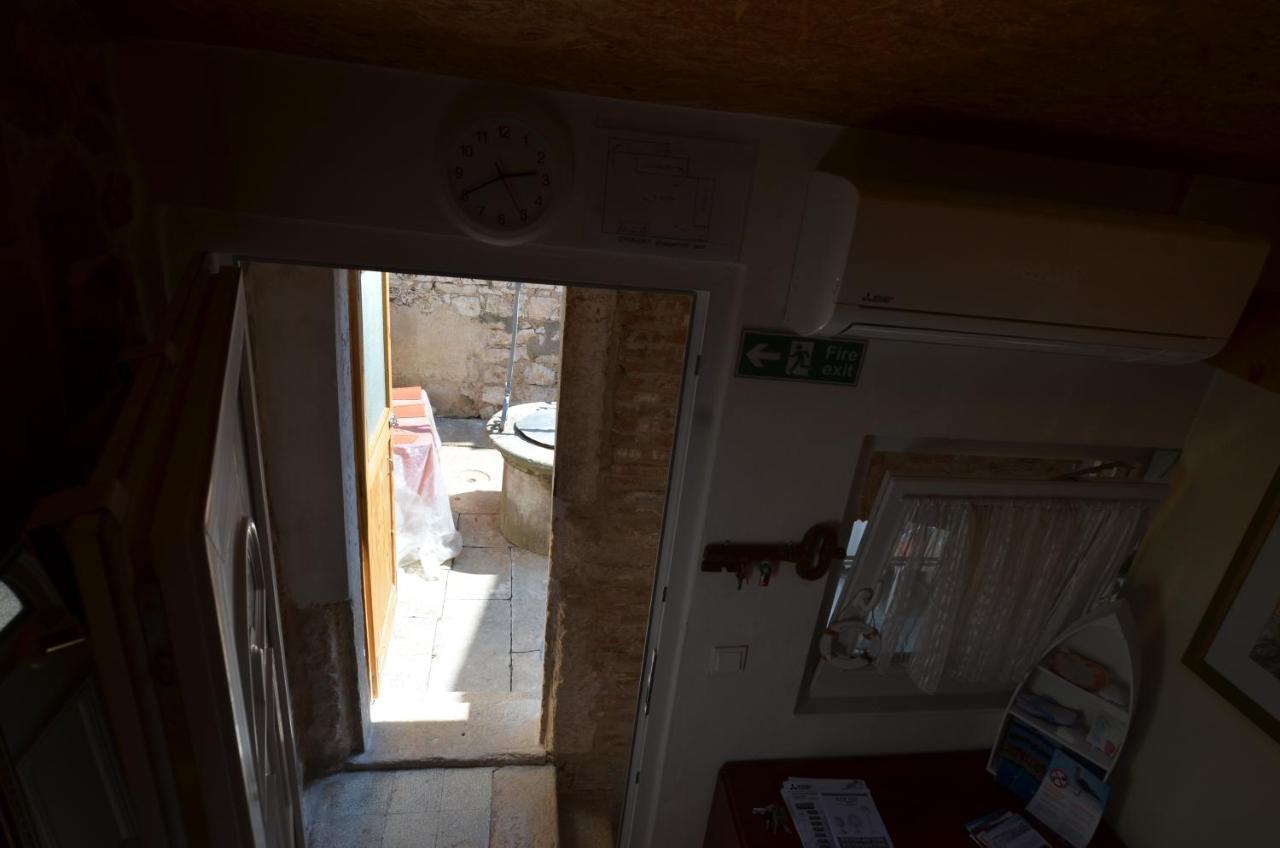 Studio Apartment La Maison De Catherine Ровинь Экстерьер фото