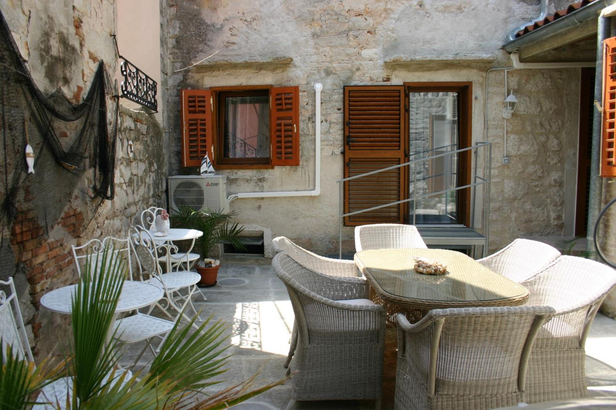 Studio Apartment La Maison De Catherine Ровинь Экстерьер фото