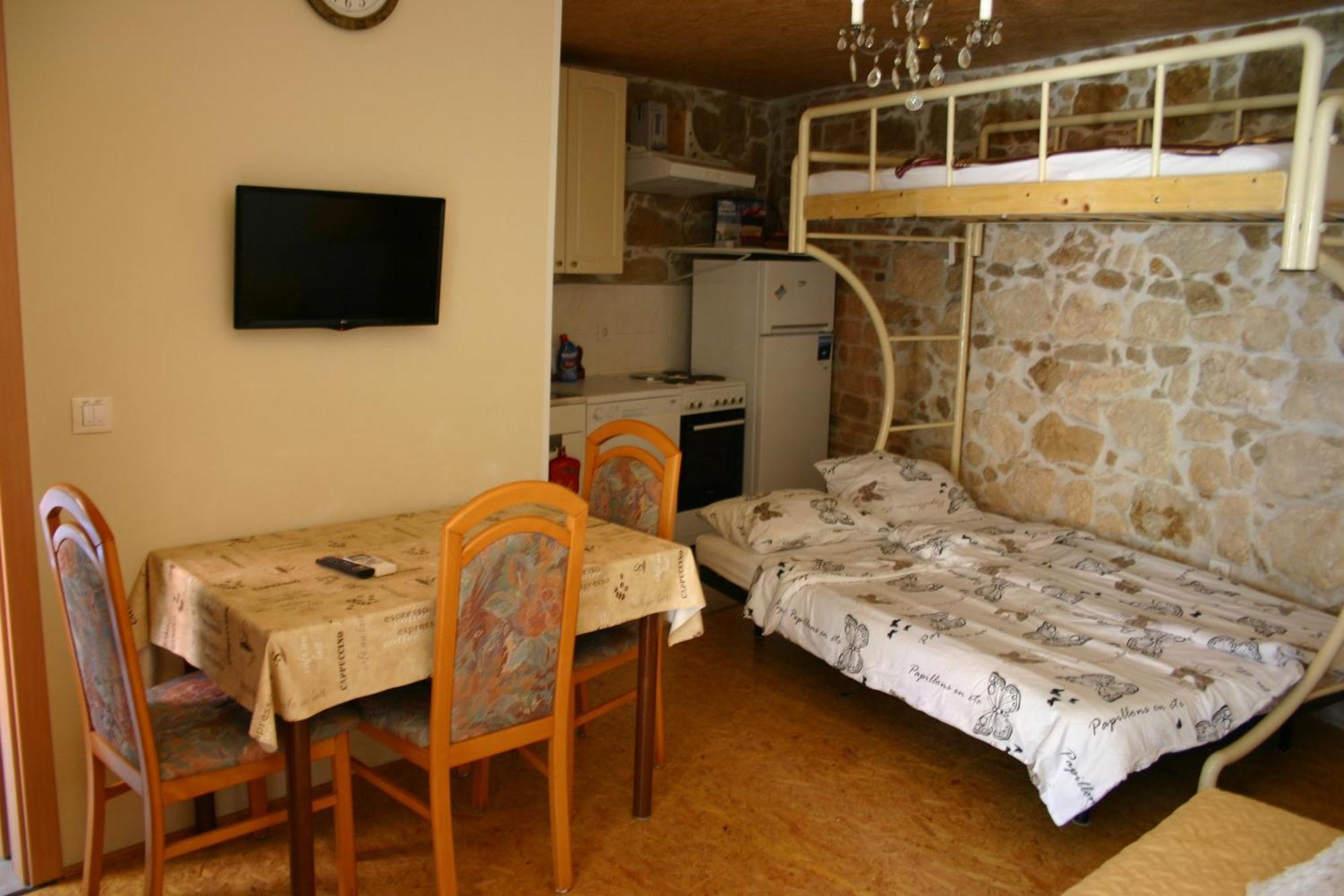 Studio Apartment La Maison De Catherine Ровинь Экстерьер фото