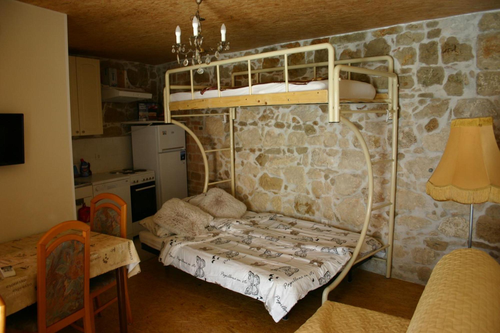 Studio Apartment La Maison De Catherine Ровинь Экстерьер фото